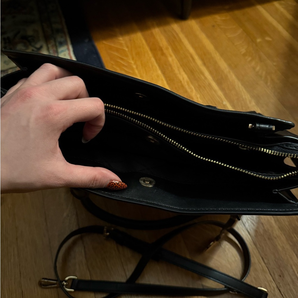MK Purse - Picture 5 of 5